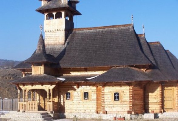 Liturghie la Mănăstirea Crucea